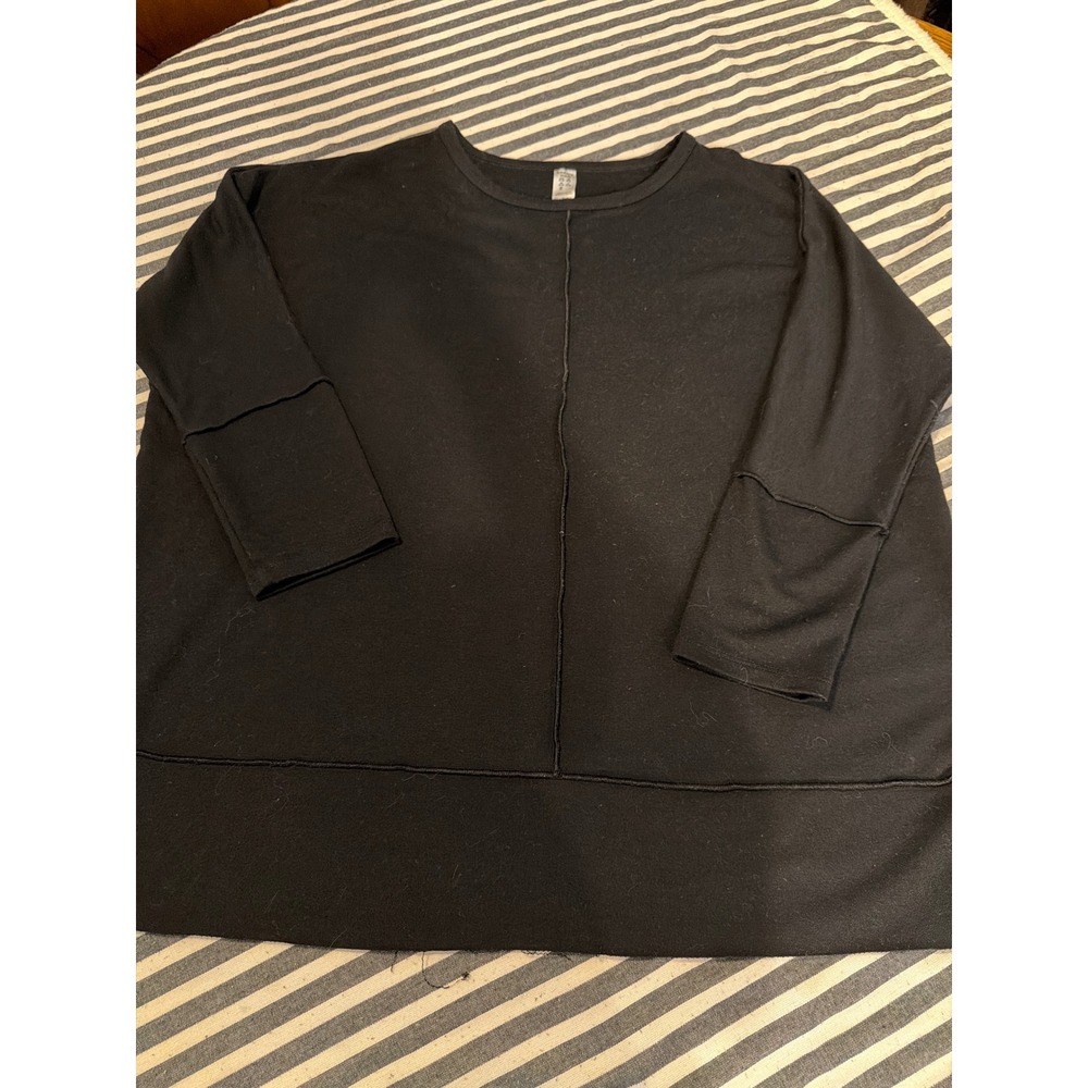 Spanx AirEssentials Black Long Sleeve Crew Neck Sweatshirt‎ Exposed Seams Medium